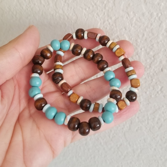 Handmade Natural Stone & Wood Beaded Bracelet - Picture 4 of 5